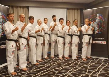 Kadra narodowa w nowych kimonach na mistrzostwa świata / źródło: Polska Federacja Karate Shinkyokushinkai