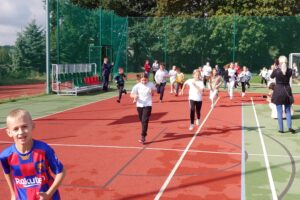 12.09.2022. Raków koło Jędrzejowa. Spotkanie Anny Krupki - wiceminister sportu i turystyki z uczniami szkoły podstawowej / Fot. Marcin Marszałek - Radio Kielce