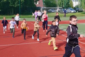 12.09.2022. Raków koło Jędrzejowa. Spotkanie Anny Krupki - wiceminister sportu i turystyki z uczniami szkoły podstawowej / Fot. Marcin Marszałek - Radio Kielce