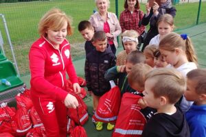 12.09.2022. Raków koło Jędrzejowa. Spotkanie Anny Krupki - wiceminister sportu i turystyki z uczniami szkoły podstawowej / Fot. Marcin Marszałek - Radio Kielce