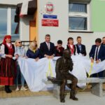 24.09.2022. Marzysz. Odsłonięcie ławki Bronisława Opałki / Fot. Marcin Marszałek - Radio Kielce