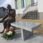 24.09.2022. Marzysz. Odsłonięcie ławki Bronisława Opałki / Fot. Marcin Marszałek - Radio Kielce