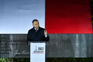 01.09.2022. Gdańsk. Prezydent Andrzej Duda podczas uroczystych obchodów 83. rocznicy wybuchu II wojny światowej przed Pomnikiem Obrońców Wybrzeża na Westerplatte w Gdańsku / Fot. Adam Warżawa - PAP