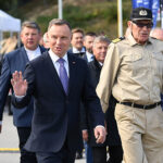 17.09.2022. Skowronki. Prezydent RP Andrzej Duda na otwarciu kanału żeglugowego przez Mierzeję Wiślaną / Fot. PAP - Adam Warżawa