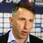 22.09.2022. Warszawa. Wiceprezes Związku Piłki Ręcznej w Polsce Sławomir Szmal podczas konferencji prasowej poświęconej mistrzostwom świata piłkarzy ręcznych / Fot. PAP - Leszek Szymański