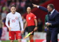 22.09.2022. Warszawa. Na zdjęciu (od prawej): trener reprezentacji Polski Czesław Michniewicz i Piotr Zieliński podczas meczu grupy A4 piłkarskiej Ligi Narodów z Holandią. Fot. Leszek Szymański - PAP