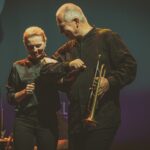 Pełne barw koncerty drugiego dnia święta jazzu w Kieleckim Centrum Kultury - Radio Kielce 24.09.22 Kielce. Memorial to Miles – Targi Kielce Jazz Festival. Na zdjęciu: Anna Maria Jopek i Piotr Wojtasik / Fot. Mateusz Wolski - KCK