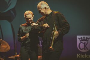24.09.22 Kielce. Memorial to Miles – Targi Kielce Jazz Festival. Na zdjęciu: Anna Maria Jopek i Piotr Wojtasik / Fot. Mateusz Wolski - KCK