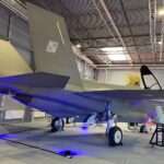 07.09.2022. Kielce. 30. Międzynarodowy Salon Przemysłu Obronnego. Makieta samolotu F-35 / Fot. Wiktor Taszłow - Radio Kielce