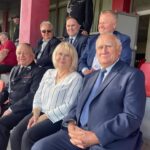 Zdrowa rywalizacja i wysoki poziom. Zawody pożarnicze wróciły do Sandomierza - Radio Kielce 04.09.2022. Sandomierz. Zawody sportowo-pożarnicze. Na zdjęciu (na górze od lewej): Krzysztof Szatan - przewodniczący klubu PiS w Radzie Miasta Sandomierza, Marek Kwitek - poseł PiS, Janusz Stasiak - zastępca burmistrza Sandomierza. Na dole od lewej: Szymon Kołacz - prezes zarządu OSP w Łoniowie, Katarzyna Kondziołka - burmistrz Zawichostu i Tomasz Huk - przewodniczący Rady Powiatu Sandomierskiego / Fot. Grażyna Szlęzak - Radio Kielce