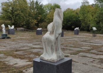 Wystawy rzeźby w Ośrodku Pracy Twórczej Wietrznia Geonatura / źródło: Biuro Wystaw Artystycznych w Kielcach - Facebook