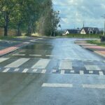 Nowa droga najeżona szykanami - Radio Kielce Droga ze Świętej Katarzyny do Ciekot / Fot. Wiktor Taszłow - Radio Kielce