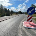 Nowa droga najeżona szykanami - Radio Kielce Droga ze Świętej Katarzyny do Ciekot / Fot. Wiktor Taszłow - Radio Kielce