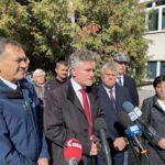 28.09.2022. Chrusty. Otwarcie drogi. Na zdjęciu (od lewej): Mirosław Gębski- starosta kielecki, Krzysztof Słoń- Senator RP, Mieczysław Gębski – wiceprzewodniczący sejmiku województwa, Wojciech Ślefarski- wójt gminy Zagnańsk, Małgorzata Popiel, radna powiatu kieleckiego / Fot. Michał Kita - Radio Kielce