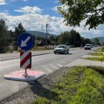 Nowa droga najeżona szykanami - Radio Kielce Droga ze Świętej Katarzyny do Ciekot / Fot. Wiktor Taszłow - Radio Kielce