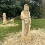 27.09.2022. Szydłowiec. Drewniane rzeźby na terenie miasta / Fot. Grażyna Szlęzak - Radio Kielce