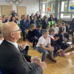 21.09.2022. Zawierzbie w gminie Samborzec. Minister edukacji i nauki Przemysław Czarnek z wizytą w szkole podstawowej. / Fot. Grażyna Szlęzak - Radio Kielce