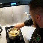 16.09.2022. Radio Kielce. Smacznego Piątku. Na zdjęciu: Patryk Szymankiewicz – szef kuchni Irish Pub Shoemaker w Kielcach / Fot. Piotr Kwaśniewski - Radio Kielce