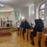 12.09.2022. Sandomierz. Poświęcenie nowej kaplicy sióstr klarysek. Na zdjęciu (w środku): Krzysztof Nitkiewicz - biskup sandomierski / Fot. Grażyna Szlęzak - Radio Kielce