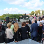 10.09.2022. Młodzawy Małe. Cmentarz parafialny. Modlitwa przy grobie Juliana Laskowskiego - Sprawiedliwego wśród Narodów Świata / Fot. Marta Gajda-Kruk - Radio Kielce