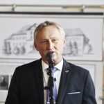 01.09.2022. Skarżysko-Kamienna. Wojewódzkie uroczystości rozpoczęcia roku szkolnego w II LO im. Adama Mickiewicza. Na zdjęciu: Zbigniew Koniusz - wojewoda świętokrzyski / Fot. Jarosław Kubalski - Radio Kielce