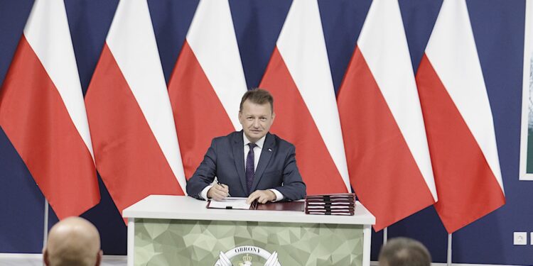 06.09.2022. Kielce. Targi Kielce. Podpisanie umowy na zakup sprzętu dla Wojska Polskiego. Na zdjęciu: Mariusz Błaszczak - minister obrony narodowej / Fot. Jarosław Kubalski - Radio Kielce