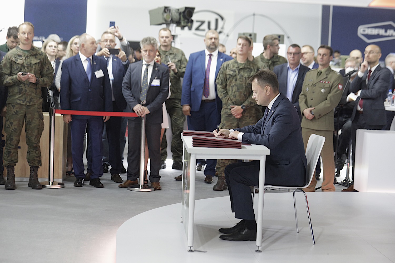 06.09.2022. Kielce. Targi Kielce. Podpisanie umowy na zakup sprzętu dla Wojska Polskiego. Na zdjęciu: Mariusz Błaszczak - minister obrony narodowej / Fot. Jarosław Kubalski - Radio Kielce