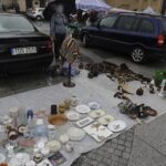 Kolekcjonerzy po raz kolejny spotkali się przed WDK-iem - Radio Kielce 10.09.2022. Kielce. Giełda kolekcjonerska / Fot. Jarosław Kubalski - Radio Kielce