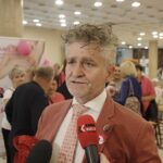 10.09.2022. Kielce. Akcja profilaktyczna Świętokrzyskiego Klubu „Amazonki”. Na zdjęciu senator Krzysztof Słoń. / Fot. Jarosław Kubalski - Radio Kielce.