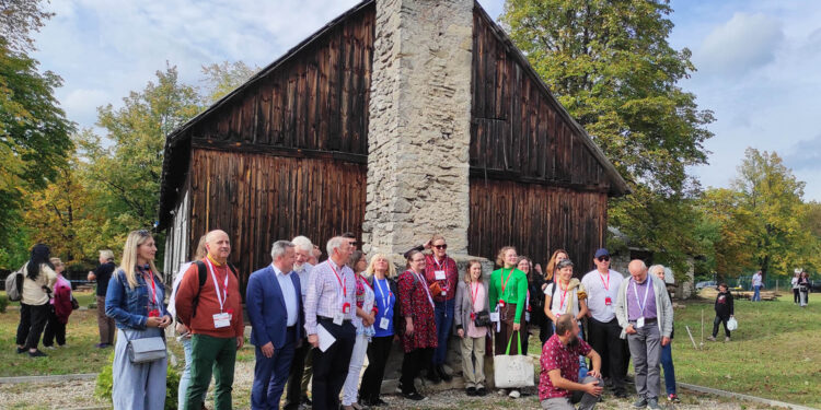 Goście z Europejskiego Parlamentu Wiejskiego w Świętokrzyskiem. Gdzie byli, co zwiedzili i co pokazali mieszkańcom regionu? - Radio Kielce