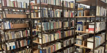 Kiermasz w bibliotece pomoże chorym dzieciom