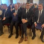 02.09.2022. Sandomierz. Jubileusz Szpitala Specjalistycznego im. Ducha Świętego. Na zdjęciu (od lewej): Małgorzata Kiebzak - dyrektor świętokrzyskiego oddziału NFZ, Zbigniew Koniusz - wojewoda świętokrzyski, Marek Jońca - członek zarządu województwa świętokrzyskiego, Marcin Marzec - burmistrz Sandomierza, Marek Kos - dyrektor Szpitala Specjalistycznego im. Ducha Świętego w Sandomierzu / Fot. Grażyna Szlęzak - Radio Kielce