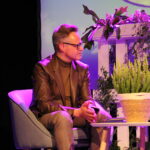 22.09.2022. Pińczów. Festiwal Filmowy "Natura Kina". Na zdjęciu: filmoznawca Łukasz Maciejewski. / Fot. Marta Gajda-Kruk - Radio Kielce