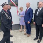Ochotnicy z Osieka obchodzili jubileusz jednostki - Radio Kielce 04.09.2022. Osiek. Jubileusz 110-lecia istnienia OSP w Osieku. Na zdjęciu (od lewej): Wacław Słodkowski - prezes OSP w Osieku, Mariusz Gosek - poseł Zjednoczonej Prawicy, Anna Krupka - wiceminister sportu i turystyki, Piotr Wawrzyk - wiceminister spraw zagranicznych i Rafał Łysiak - burmistrz Osieka / Fot. Grażyna Szlęzak - Radio Kielce