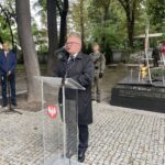 17.09.2022. Sandomierz. Uroczystości z okazji 83. rocznicy agresji sowieckiej na Polskę oraz obchody Dnia Sybiraka. Na zdjęciu (przemawia): Janusz Stasiak - zastępca burmistrza Sandomierza. / Fot. Grażyna Szlęzak - Radio Kielce
