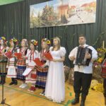 18.09.2022. Sandomierz. Mokoszyńskie Święto Plonów. Na zdjęciu (od lewej): Alicja Szatan - dyrektor Zespołu Szkół Centrum Kształcenia Rolniczego w Sandomierzu, poseł Agata Wojtyszek - pełnomocnik PiS w północnej części województwa świętokrzyskiego. / Fot. Grażyna Szlęzak - Radio Kielce