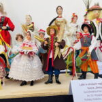 08.09.2022. Kielce. Muzeum Zabawek i Zabawy. Lalki w strojach narodowych i ludowych – wystawa czasowa. / Fot. Dorota Klusek - Radio Kielce