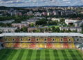 02.09.2022. Kielce. Suzuki Arena. Żółto-czerwone krzesełka / Fot. Jarosław Kubalski - Radio Kielce