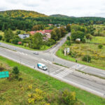 29.09.2022. Chęciny. Droga wojewódzka 762. Skręt w kierunku Jaskini Raj / Fot. Jarosław Kubalski - Radio Kielce