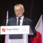 06.09.2022. Kielce. Oficjalne otwarcie 30. Międzynarodowego Salonu Przemysłu Obronnego. Na zdjęciu (przemawia): Zbigniew Koniusz - wojewoda świętokrzyski / Fot. Wiktor Taszłow - Radio Kielce