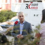 07.09.2022. Kostomłoty Drugie. Interwencja Radia Kielce. Spór o warunki nauki dzieci. Na zdjęciu Piotr Buras - zastępca wójta Miedzianej Góry. / Fot. Wiktor Taszłow - Radio Kielce