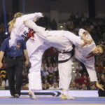 25.09.2022. Kielce. Finałowe walki VII Mistrzostw Świata Karate w Kategoriach Wagowych. Na zdjęciu: Brigita Gustaityte - Litwa, Monika Zielińska - Polska / Fot. Wiktor Taszłow - Radio Kielce