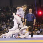 25.09.2022. Kielce. Finałowe walki VII Mistrzostw Świata Karate w Kategoriach Wagowych. Na zdjęciu: Brigita Gustaityte - Litwa, Monika Zielińska - Polska / Fot. Wiktor Taszłow - Radio Kielce