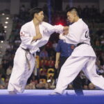 25.09.2022. Kielce. Finałowe walki VII Mistrzostw Świata Karate w Kategoriach Wagowych. Na zdjęciu: Atsushi Kawase - Japonia, Hayato Iino - Japonia / Fot. Wiktor Taszłow - Radio Kielce