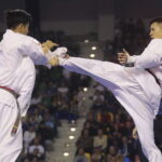 25.09.2022. Kielce. Finałowe walki VII Mistrzostw Świata Karate w Kategoriach Wagowych. Na zdjęciu: Atsushi Kawase - Japonia, Hayato Iino - Japonia / Fot. Wiktor Taszłow - Radio Kielce