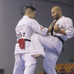 25.09.2022. Kielce. Finałowe walki VII Mistrzostw Świata Karate w Kategoriach Wagowych. Na zdjęciu: Hotaka Yoshizawa - Japonia, Mikheil Tsiklauri - Gruzja / Fot. Wiktor Taszłow - Radio Kielce