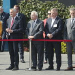 08.09.2022. Kielce. 30. Międzynarodowy Salon Przemysłu Obronnego. Wizyta Mateusza Morawieckiego. Na zdjęciu (od lewej): Bożena Staniak - wiceprezes Targów Kielce, Zbigniew Koniusz - wojewoda świętokrzyski, poseł Krzysztof Lipiec, senator Jarosław Rusiecki, senator Krzysztof Słoń, Sebastian Chwałek - prezes PGZ / Fot. Wiktor Taszłow - Radio Kielce