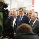 08.09.2022. Kielce. 30. Międzynarodowy Salon Przemysłu Obronnego. Wizyta Mateusza Morawieckiego - premiera RP. Na zdjęciu (od lewej): senator Jarosław Rusiecki, Mateusz Morawiecki - premier RP, poseł Krzysztof Lipiec / Fot. Wiktor Taszłow - Radio Kielce