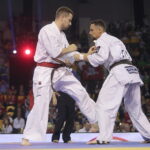 25.09.2022. Kielce. Finałowe walki VII Mistrzostw Świata Karate w Kategoriach Wagowych. Na zdjęciu: Eventas Guzauskas - Litwa, Maciej Mazur - Polska / Fot. Wiktor Taszłow - Radio Kielce