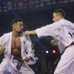 25.09.2022. Kielce. Finałowe walki VII Mistrzostw Świata Karate w Kategoriach Wagowych. Na zdjęciu: Eventas Guzauskas - Litwa, Maciej Mazur - Polska / Fot. Wiktor Taszłow - Radio Kielce